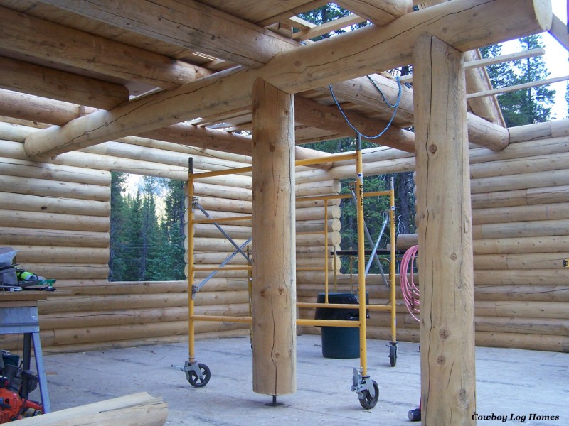 Round Log Support Posts on Settle Jacks Cowboy Log Homes