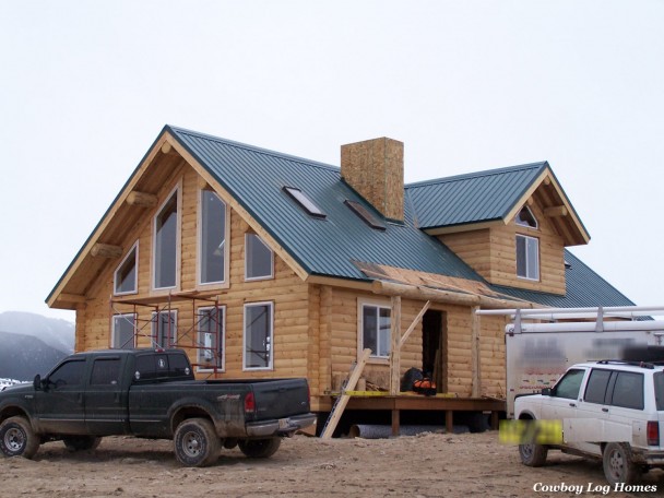 Log Home Getting Under Roof