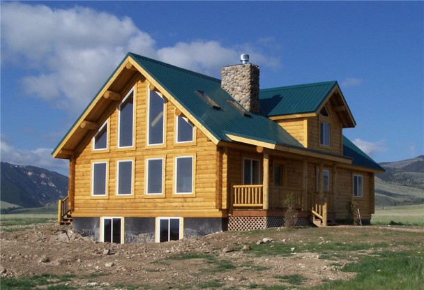 Log Home with Hancrafted Log Accents